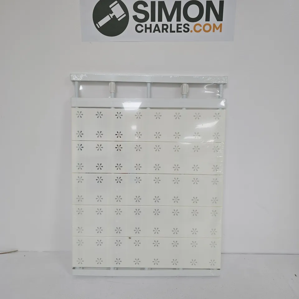 MULTI-FUNCTIONAL TELESCOPIC PARTITION