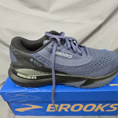 BOXED PAIR OF BROOKS ADREN GTX 23 TRAINERS IN NAVY - UK 7
