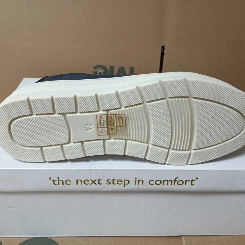 BOXED PAIR OF DR KELLER JANICE NAVY TRAINERS – UK SIZE 3 