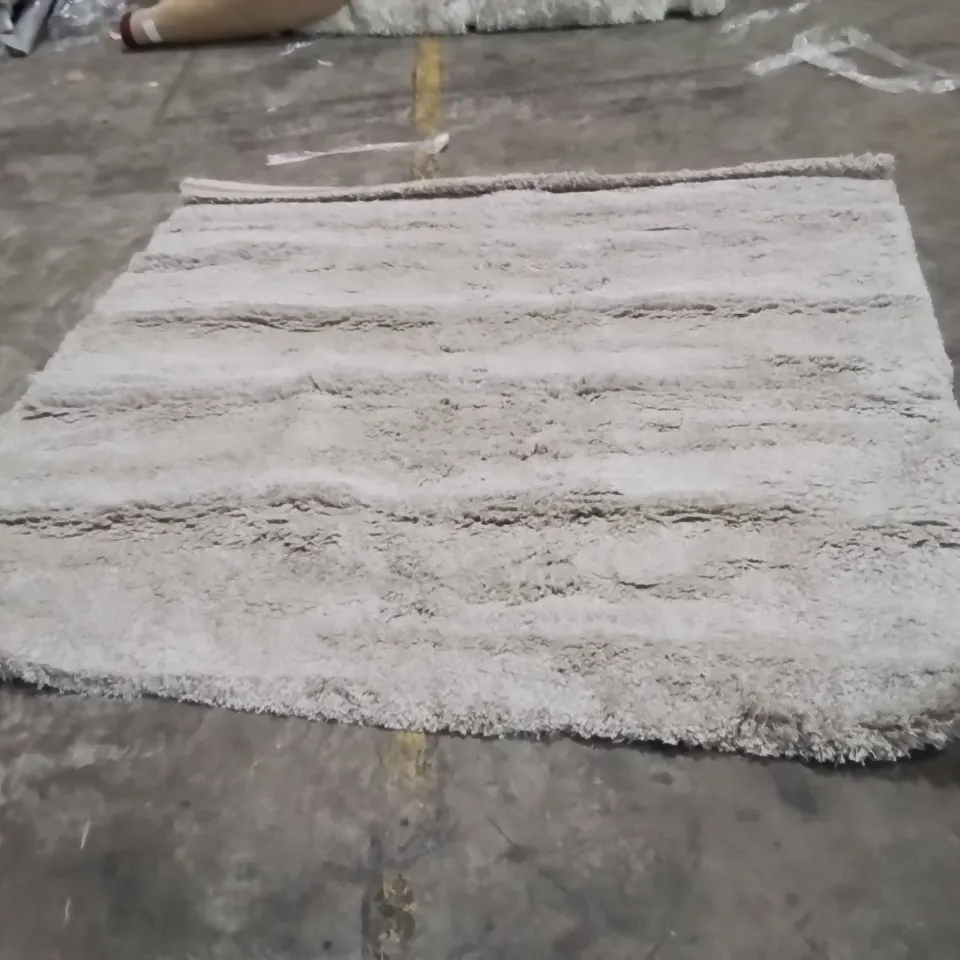 QUALITY DESIGNER AREA RUG - APPROXIMATELY 200X200