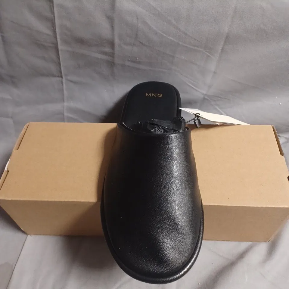 OXED PAIR OF MNG BY MANGO BLACK LEATHER MULE SLIPPERS – UK SIZE 3