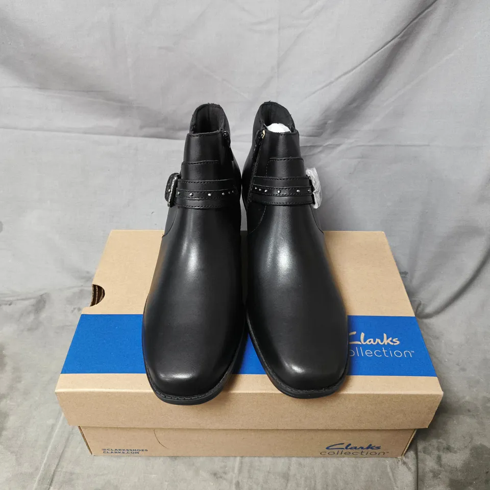BOXED PAIR OF CLARKS COLLECTION BLACK LEATHER ANKLE BOOTS – WOMEN'S - SIZE 6