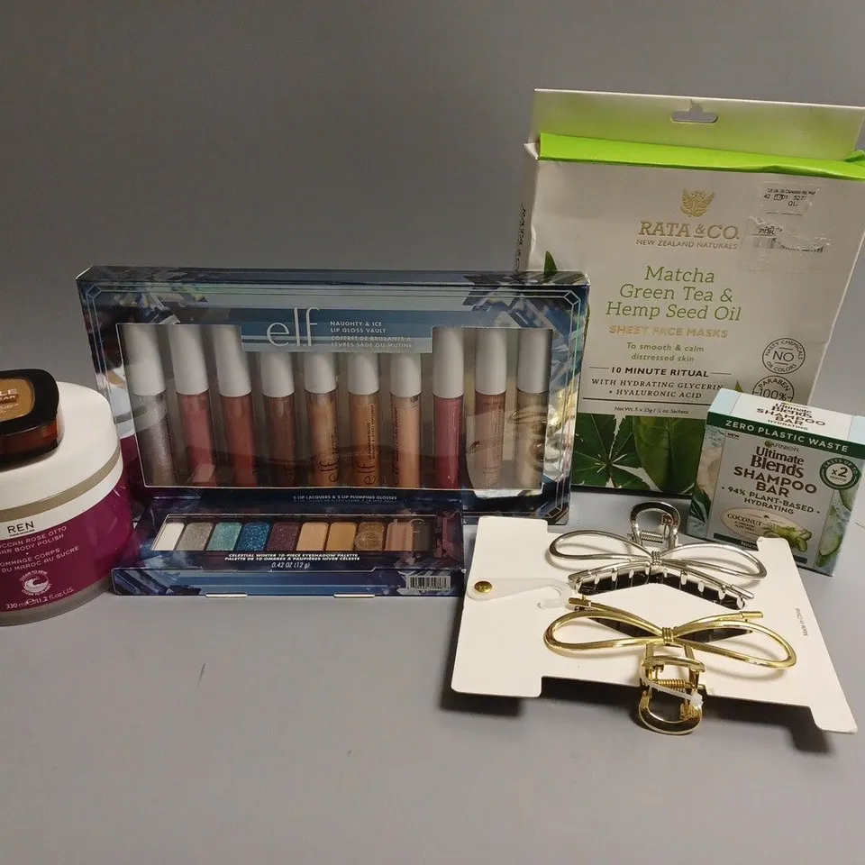 APPROXIMATELY 20 ASSORTED COSMETICS ITEMS TO INCLUDE REN MOROCCAN ROSE OTTO SUGAR BODY POLISH (330ml), ELF NAUGHTY & ICE LIP GLOSS VAULT, LOREAL INFALLIBLE 24H MATTE BRONZER, ETC