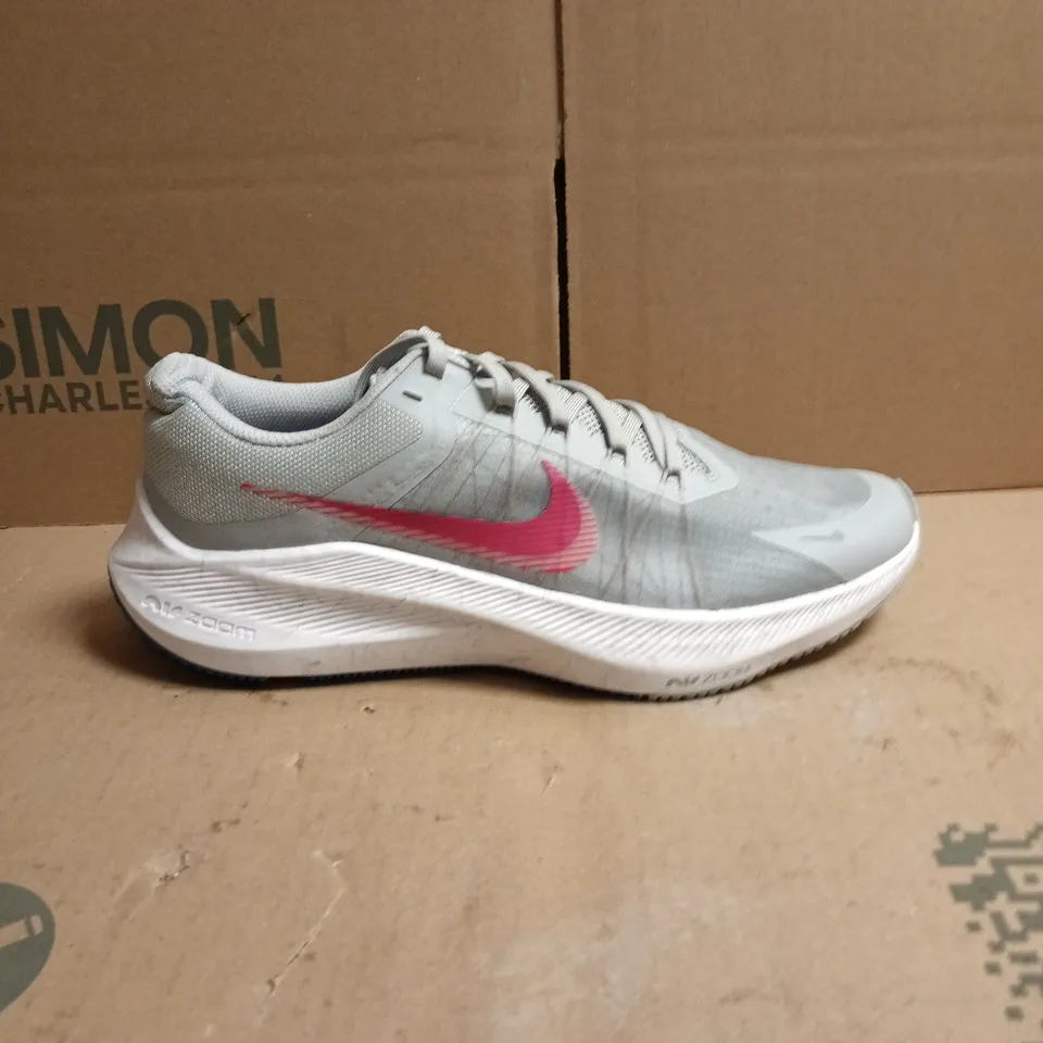 NIKE RUNNING SHOES – GREY WITH PINK SWOOSH SIZE 8