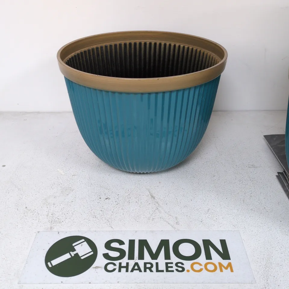 Teal ribbed garden planters –x 6