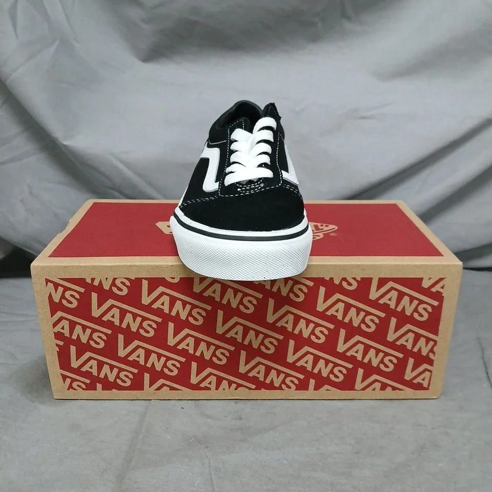 VANS OLD SKOOL TRAINERS – BLACK/WHITE - SIZE 2