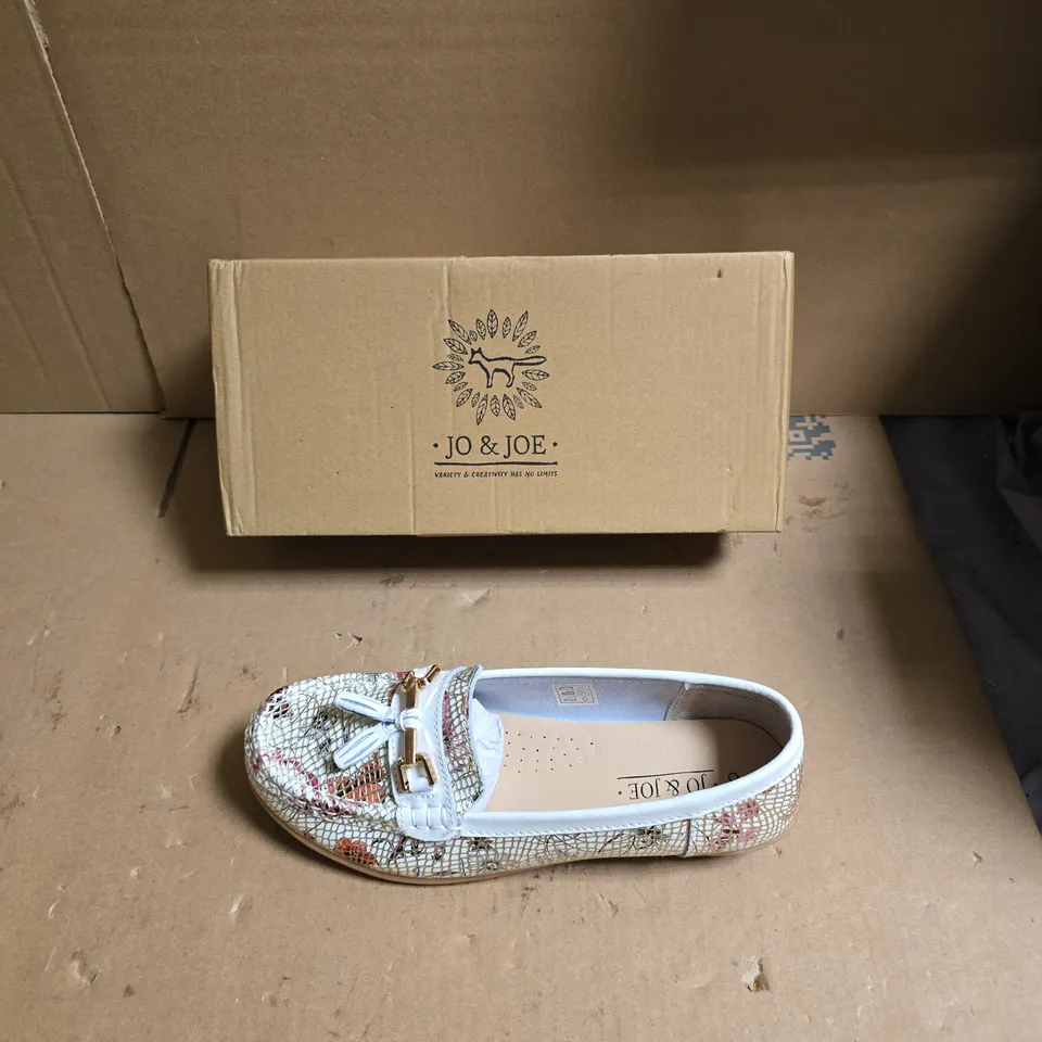 JO & JOE WOMEN’S FLORAL SLIP-ON LOAFERS – UK 6