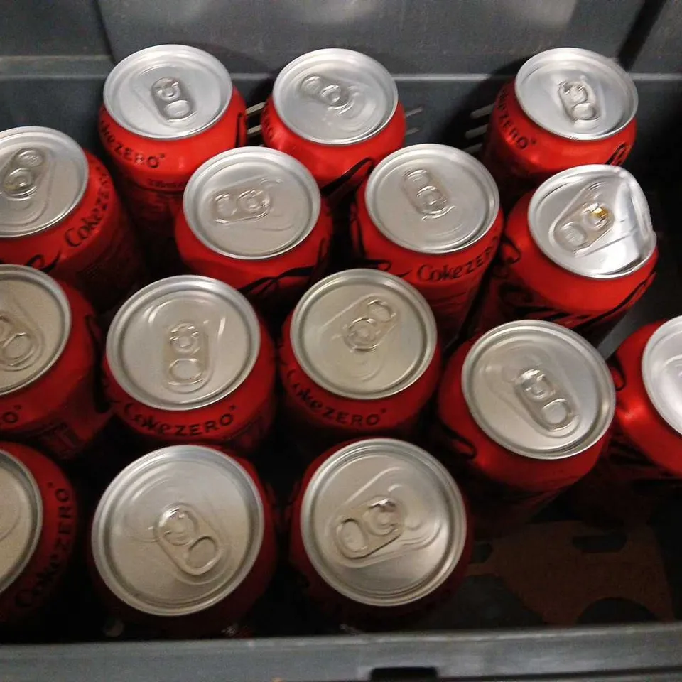 TOTE OF APPOXIMATELY 15 COCA-COLA ZERO SUGAR 330ML CANS 