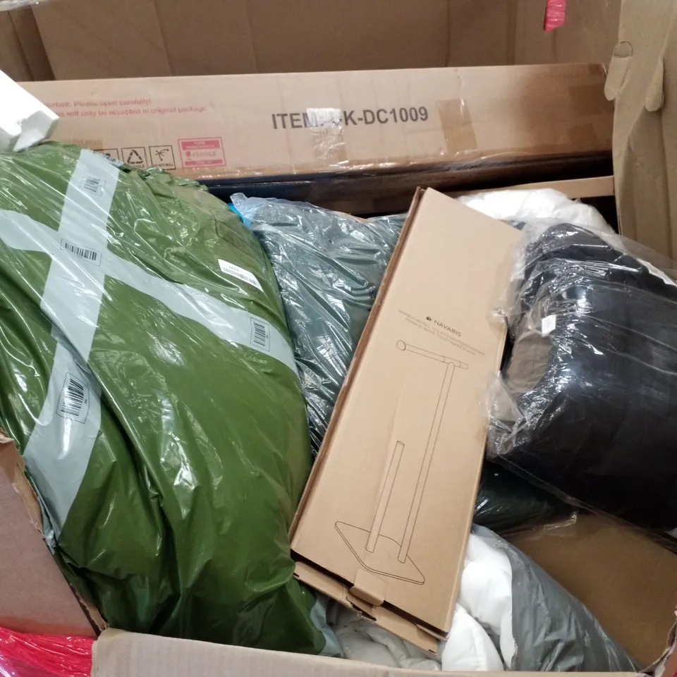 PALLET OF ASSORTED PRODUCTS INCLUDING MINI RICE COOKER, TOILET SEAT, NESTING COFFEE TABLE, BAMBOO METAL TOILET PAPER STAND