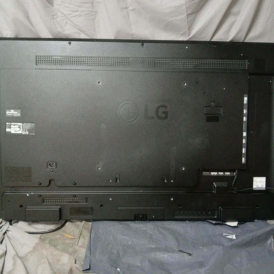 LG 49SM5KE-B 49-INCH WEBOS SIGNAGE MONITOR BOXED. NO POWER SUPPLY OR ACCESSORIES.