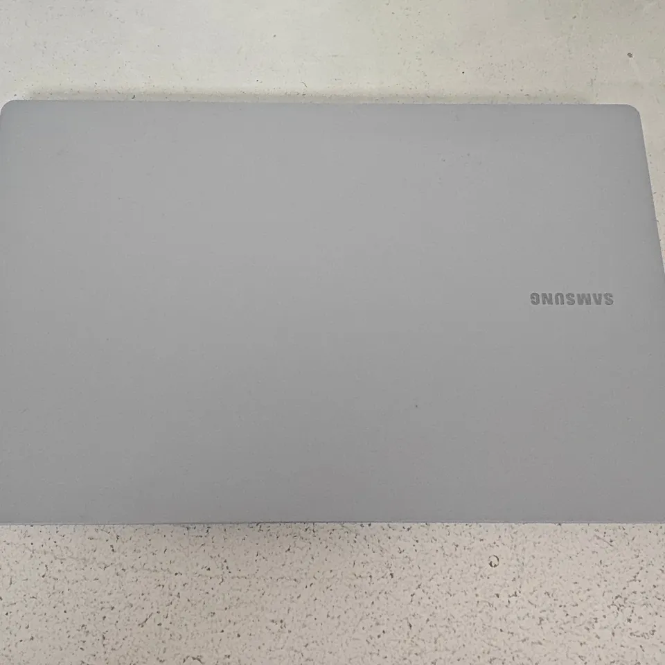 UNBOXED SAMSUNG SNAPDRAGON X LAPTOP IN SILVER - NP750XQB