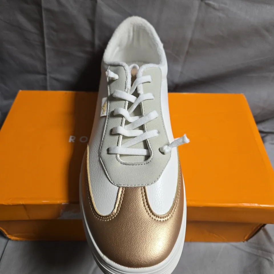 BOXED PAIR OF ROCKET DOG ZAP TRAINERS - UK SIZE 8