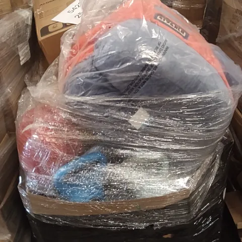 PALLET OF ASSORTED E-COMMERCE GOODS AND PRODUCTS TO INCLUDE - SUITCASE, KETTLE BELL, DUMBBELLS, CHILDREN'S MINI SOFA