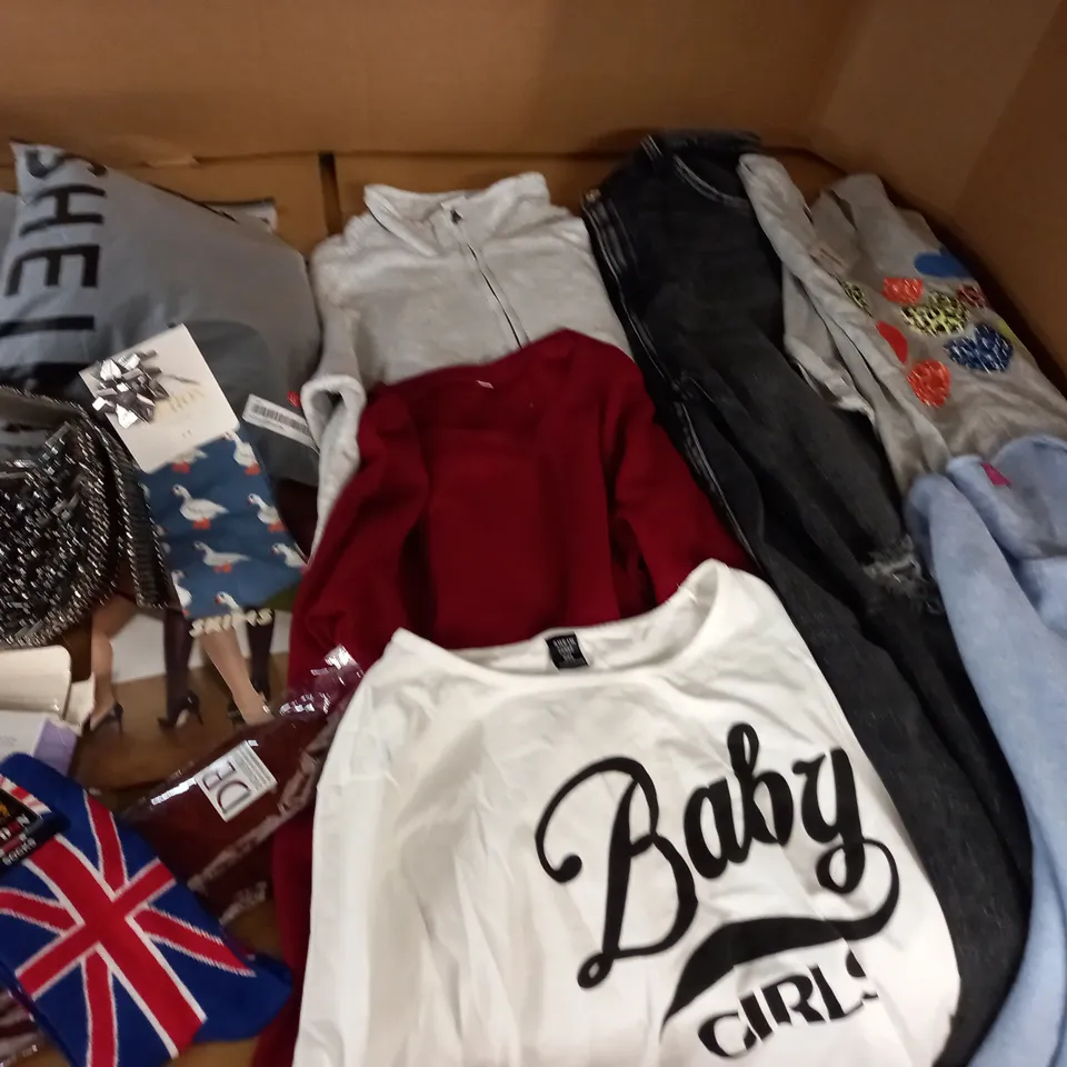 LARGE QUANTITY OF ASSORTED CLOTHING ITEMS TO INCLUDE SHEIN, ZARA AND SKINS