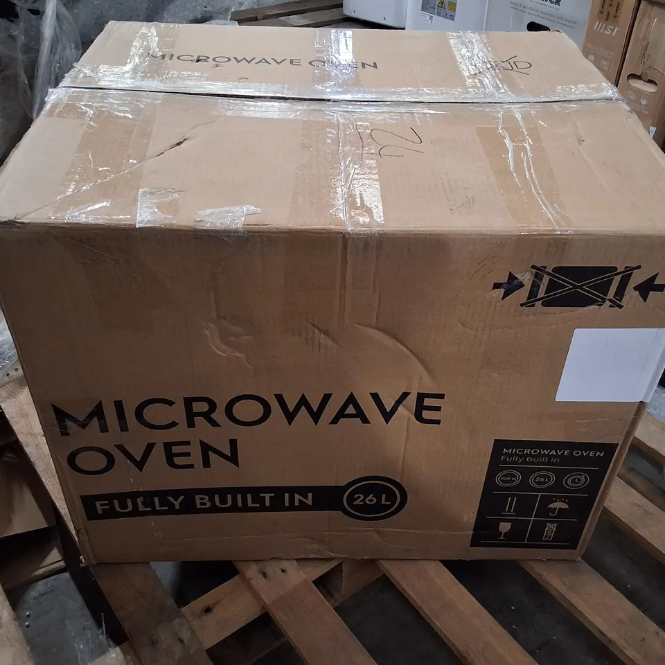 BOXED AEG MICROWAVE OVEN – 900W, 26L