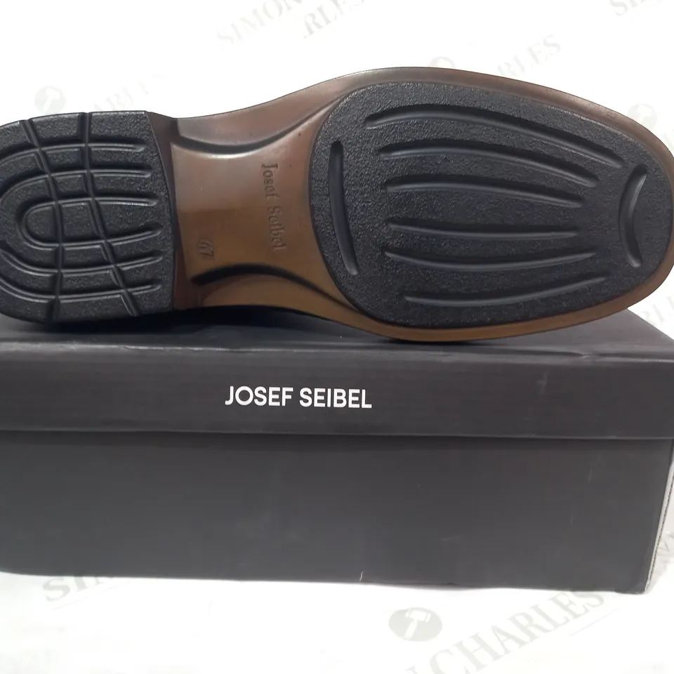 BOXED PAIR OF JOSEF SEIBEL DAKOTA LACE UP LOW HEEL SHOES IN BLACK EU SIZE 47