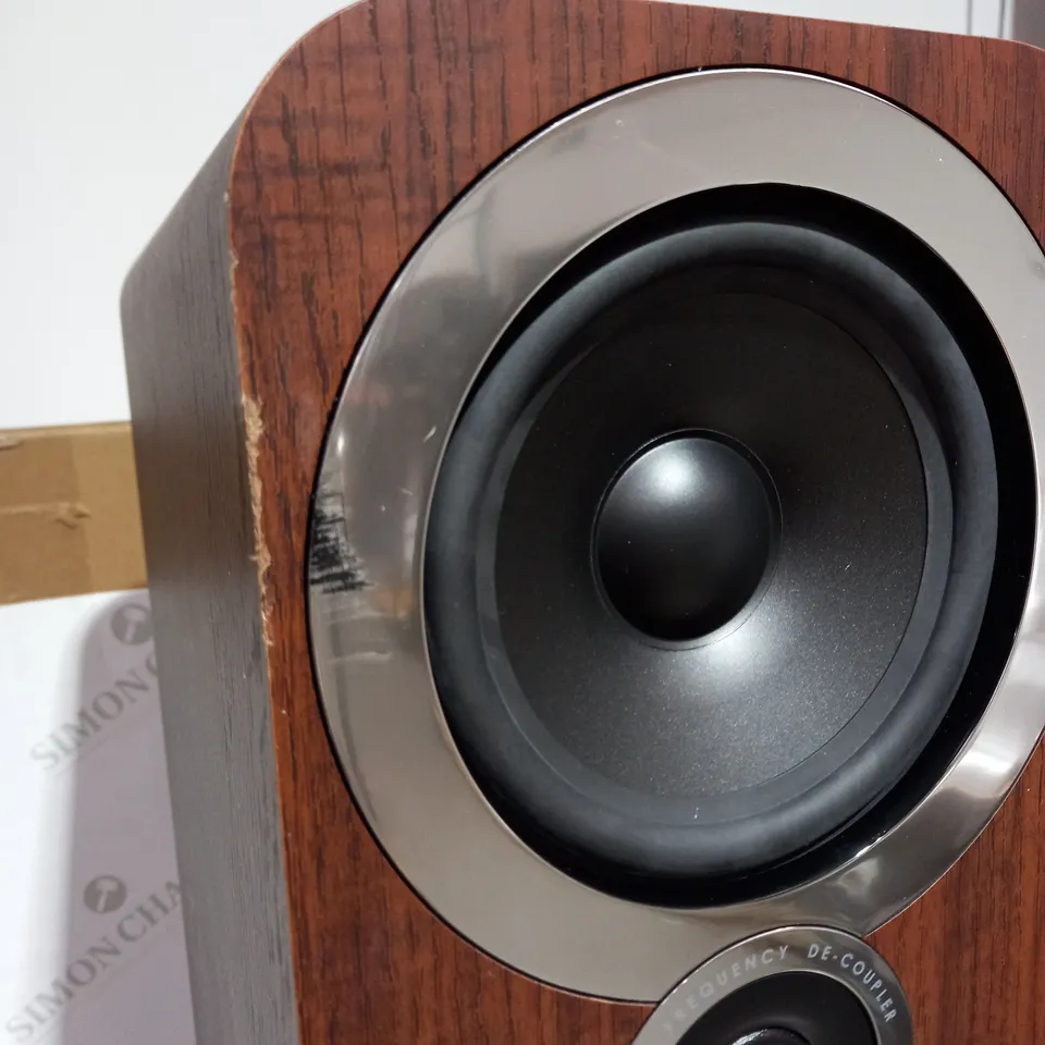 Q ACOUSTICS Q3050I ENGLISH WALNUT FLOORSTANDING SPEAKER PAIR (2 BOXES)