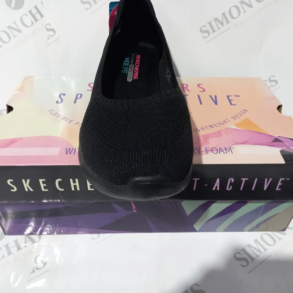 BOXED PAIR OF SKECHERS SLIP-ON SHOES IN BLACK UK SIZE 6