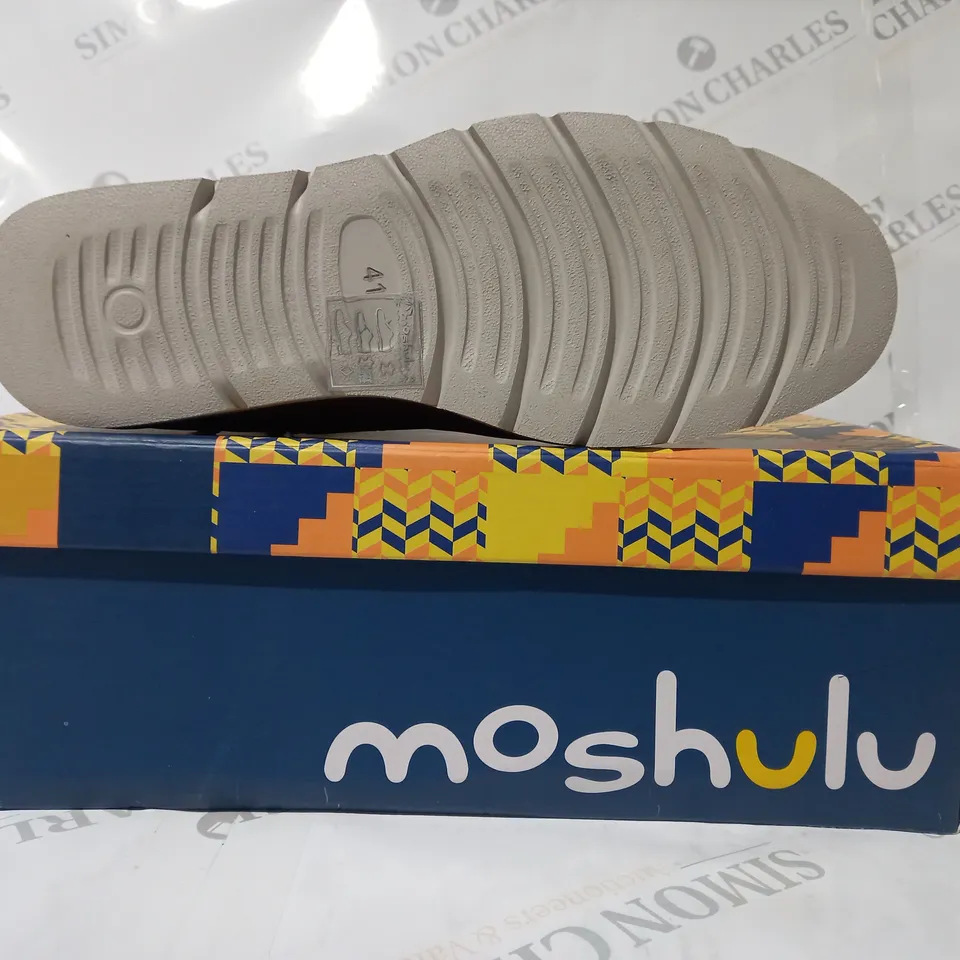 BOXED PAIR OF MOSHULU FAIRWAY ANKLE BOOTS IN BROWN UK SIZE 7