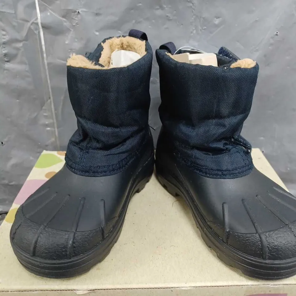 BOXED IGOR NEU SNOWBOOT IN NAVY - YOUNGER 7