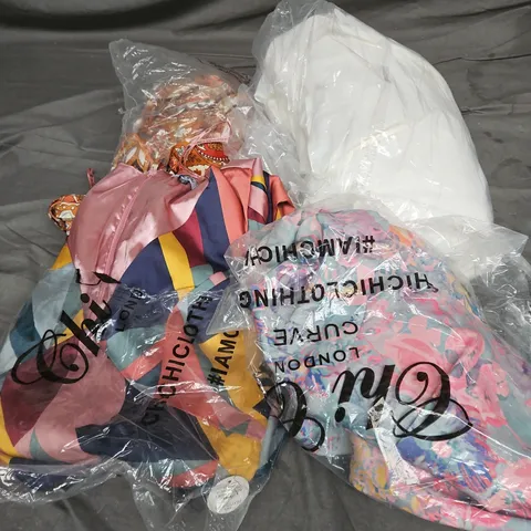 APPROXIMATELY 20 ASSORTED CLOTHING ITEMS IN VARIOUS STYLES AND SIZES 