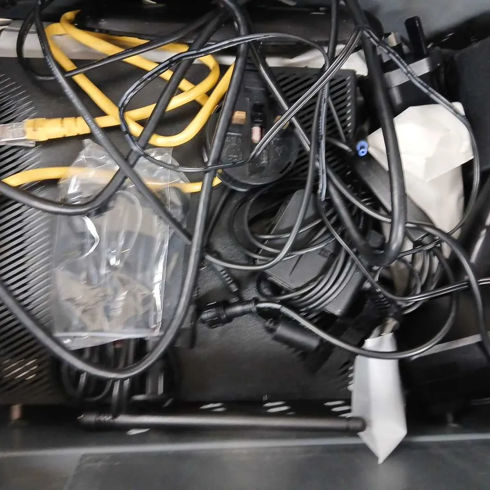 APPROXIMATELY 10 ASSORTED HOUSEHOLD ELECTRICAL ITEMS TO INCLUDE SKY Q BOX, BT WI-FI ROUTER, VARIOUS CABLES AND WIRES, ETC