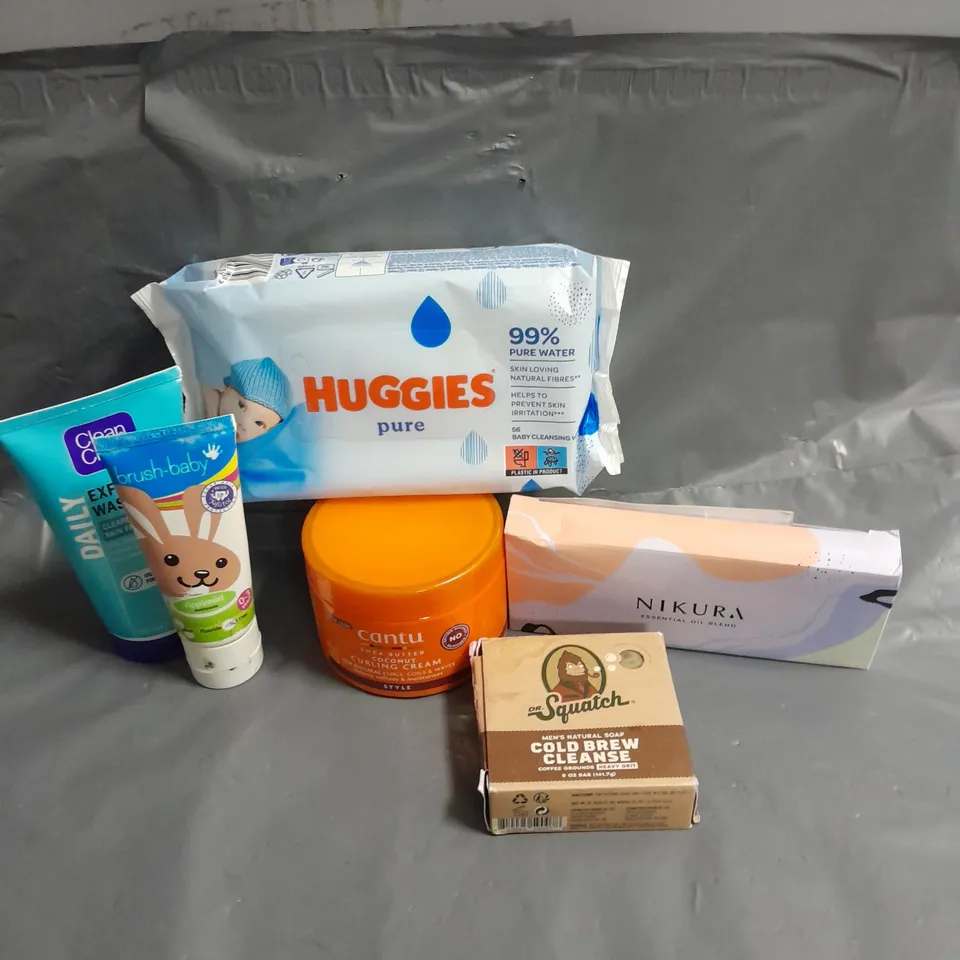 APPROXIMATELY 15 ASSORTED HEALTH & BEAUTY PRODUCTS TO INCLUDE BRUSH BABY TOOTHPASTE, HUGGIES BABY WIPES AND CANTU CURLING CREAM