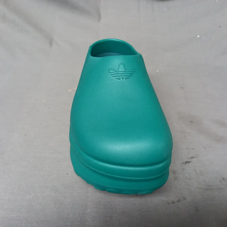BOXED PAIR OF ADIDAS ADIFOM STAN MULES IN GREEN UK SIZE 5