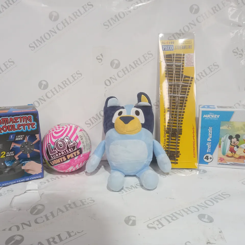 BOX OF APPROX 30 ASSORTED TOYS TO INCLUDE - BLUEY PLUSHY TOY - DISNEY MICKEY TREFL PUZZLE - LOL SUPRISE LIGHTS PETS ECT