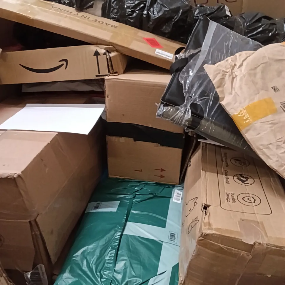PALLET OF ASSORTED HOUSEHOLD GOODS AND PRODUCTS TO INCLUDE; SLOW MEAT JUICER, CAMPING CHAIRS,GABLED ROOF METAL RUNS WITH SUNSHADE 