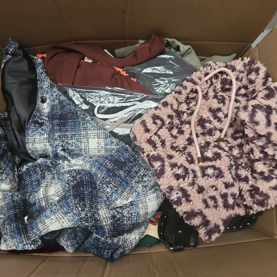 APPROXIMATELY 35 ASSORTED CLOTHING ITEMS IN VARIOUS SIZES, STYLES & COLOURS TO INCLUDE BRANDS SUCH AS F&F, DSGN STUDIO, ROMAN, ETC - COLLECTION ONLY