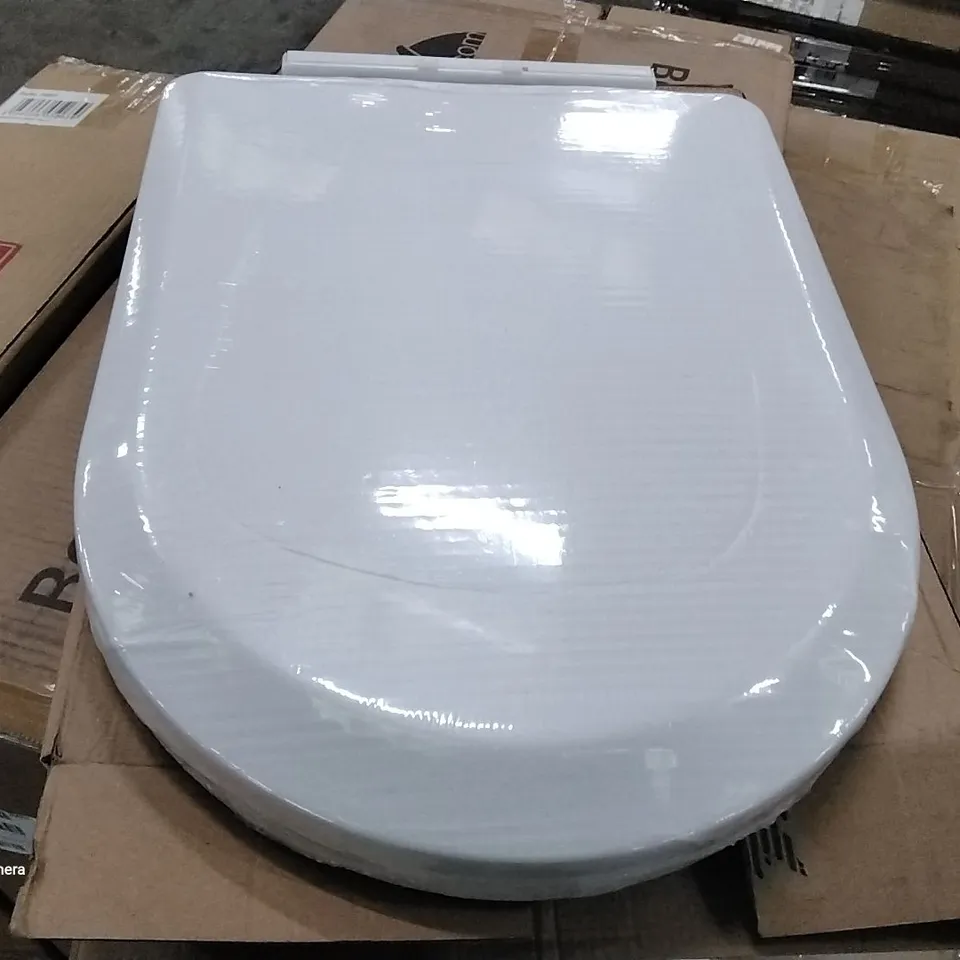 BOXED BRAND NEW ADDISON SEAT AND COVER