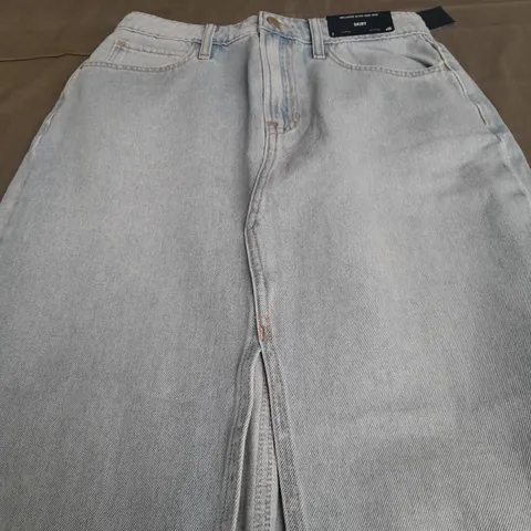 HOLLISTER ULTRA HIGH RISE SKIRT - 26W