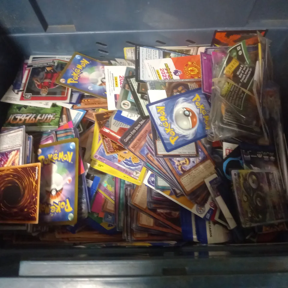 LARGE QUANTITY OF ASSORTED COLLECTORS AND TRADING CARDS TO INCLUDE ONE PIECE, POKEMON, FIFA AND YU-GI-OH