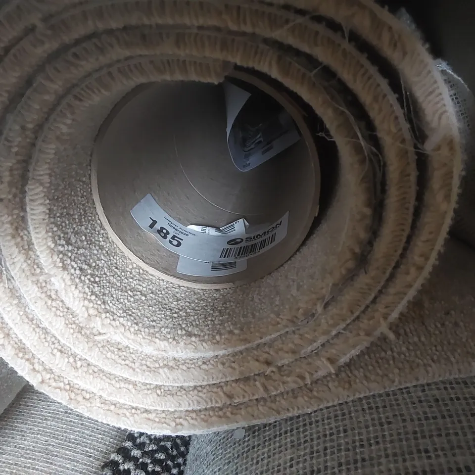 ROLL OF QUALITY DIMENSION PLAINS CARPET - APPROXIMATELY 4 x 1.89m