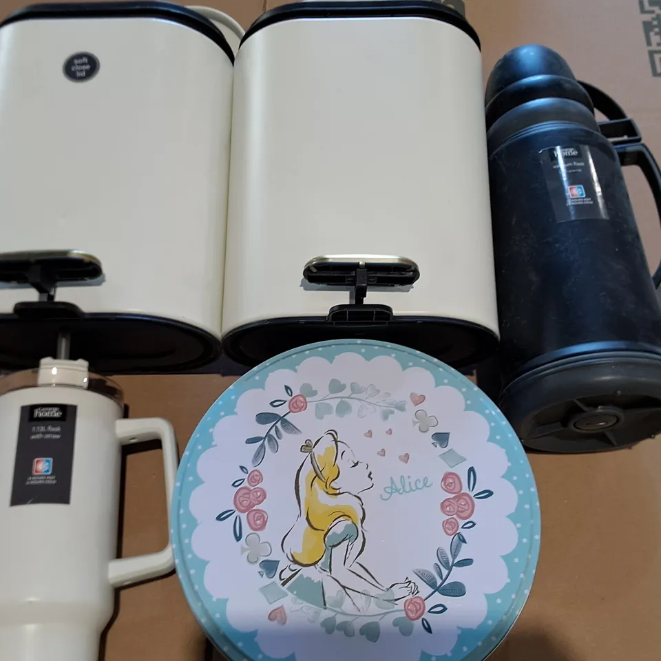 LOT OF 13 ASSORTED ITEMS TO INCLUDE WALL PANEL, BINS AND TOILET ROLL HOLDERS