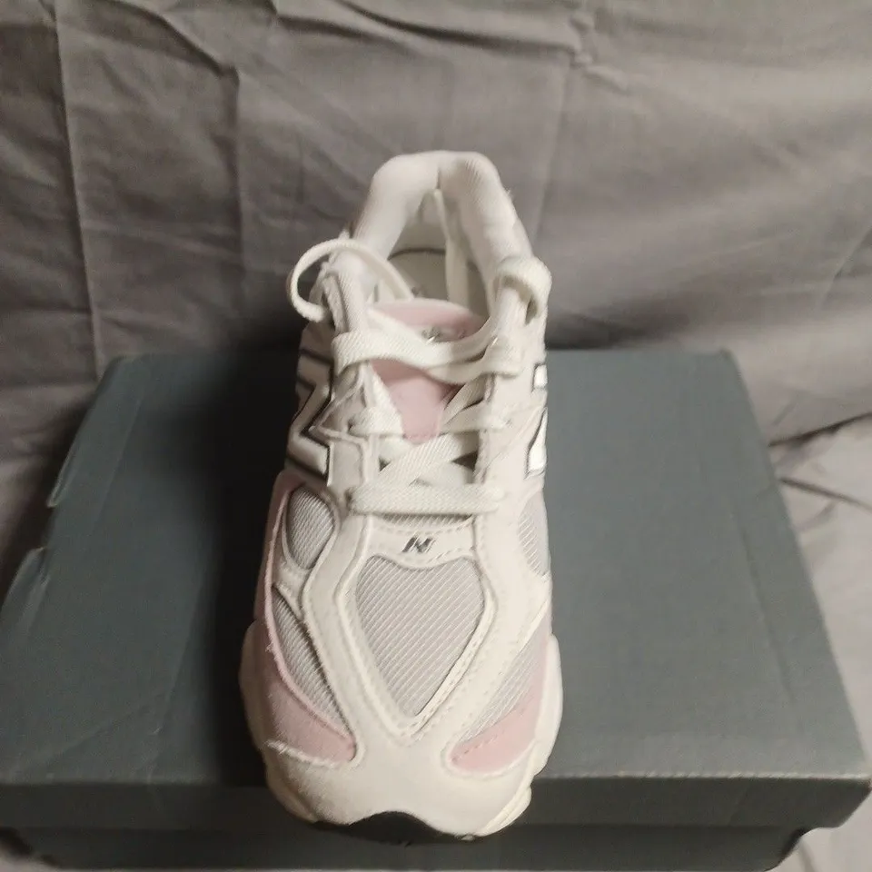 BOXED PAIR OF NEW BALANCE 9060 SNEAKERS – UK SIZE 2