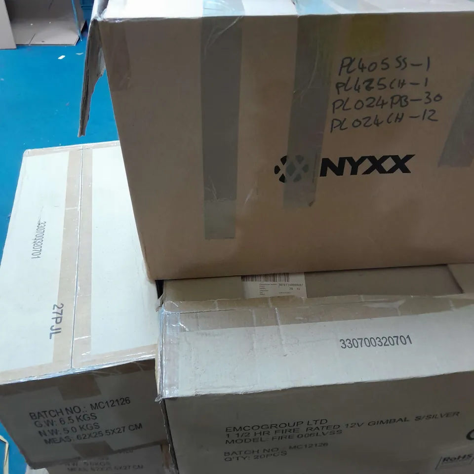 PALLET OF APPROXIMATELY 130 ASSORTED LIGHTING ITEMS TO INCLUDE - EMCOLITE DOWNLIGHT , EMCOLITE SPOTLIGHT GU1SFP , EMCOLITE FIRE006LV FIRE RATED MR16 DOWNLIGHT ETC - COLLECTION ONLY
