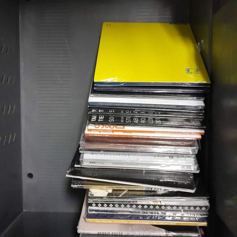 APPROXIMATELY 30 ASSORTED CD ALBUMS/SINGLES TO INCLUDE BALLET TREASURES, GEORGE DE LA HELE, WILLIAM EGGLESTON ETC 