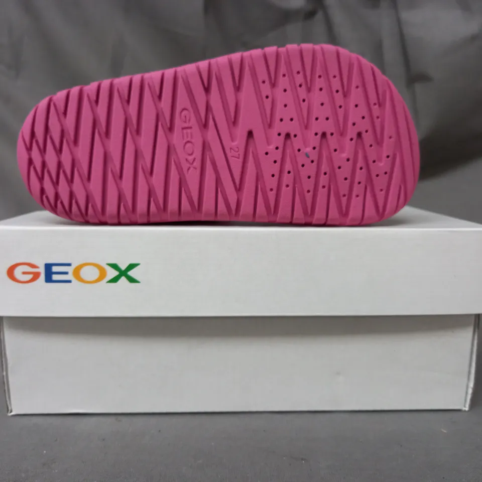 BOXED PAIR OF GEOX KIDS OPEN TOE SANDALS IN PINK UK SIZE 9