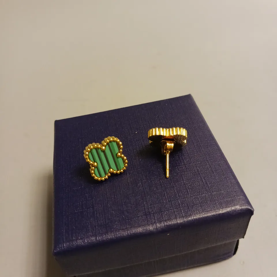 UNBRANDED GOLD AND GREEN STRIPED FOUR LEAF CLOVER EARRINGS WITH BUTTERFLY BACKS INCLUDES BOX