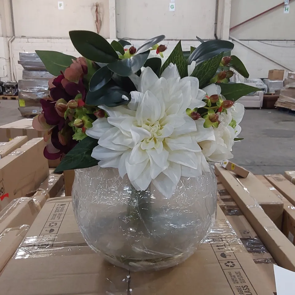 BOXED LILY CENTERPIECE IN VASE (1 BOX)