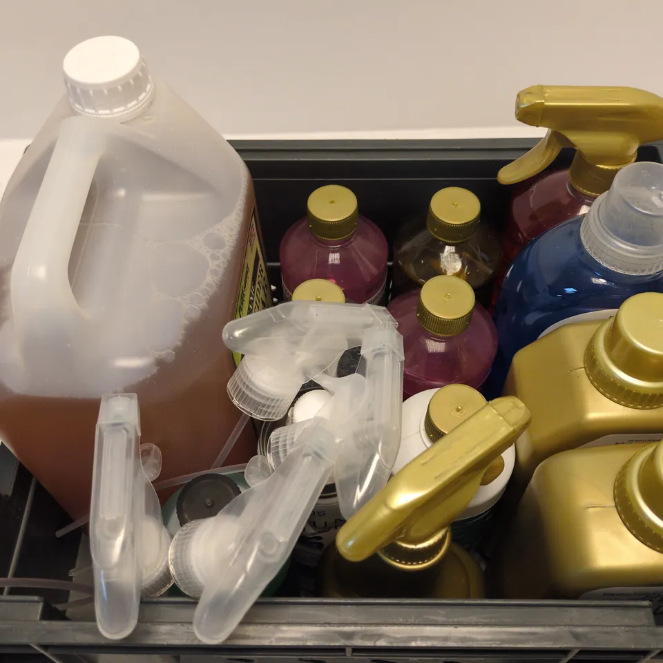 APPROXIMATELY 9 ASSORTED LARGE LIQUIDS TO INCLUDE EZCARCARE VIPER WHEEL CLEANER, LAUNDRY DETERGENT, MULTIPURPOSE CLEANER, ETC - COLLECTION ONLY
