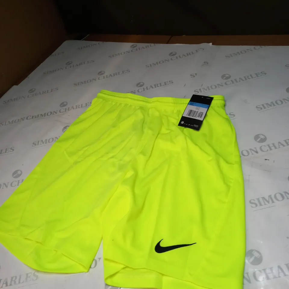 NIKE CASUAL SHORTS SIZE M