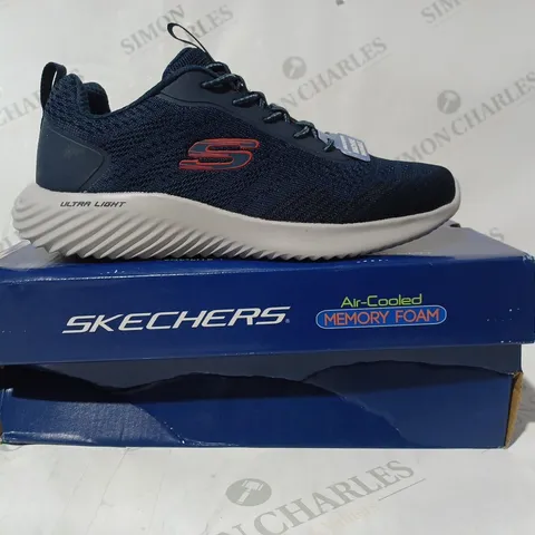 BOXED PAIR OF SKECHERS MENS AIR COOLED MEMORY FOAM TRAINERS IN NAVY SIZE 7