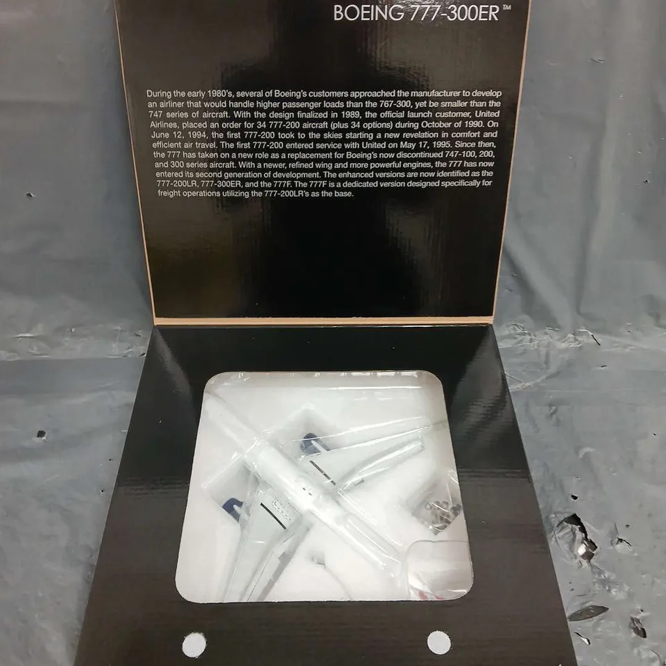 BOXED BRITISH AIRWAYS BOEING 77-300ER 1:200 SCALE DIE CAST MODEL