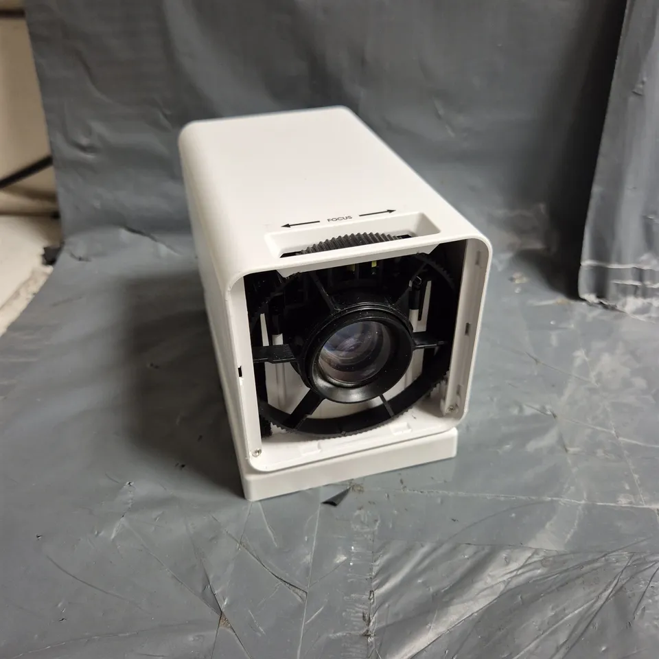 P3 SMART PROJECTOR IN WHITE