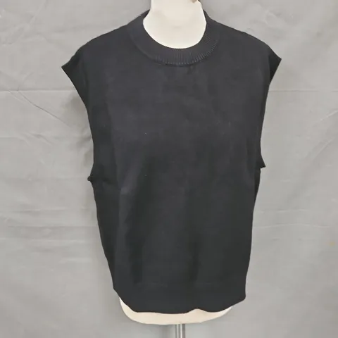 WEEKDAY SWEATER VEST IN BLACK SIZE M