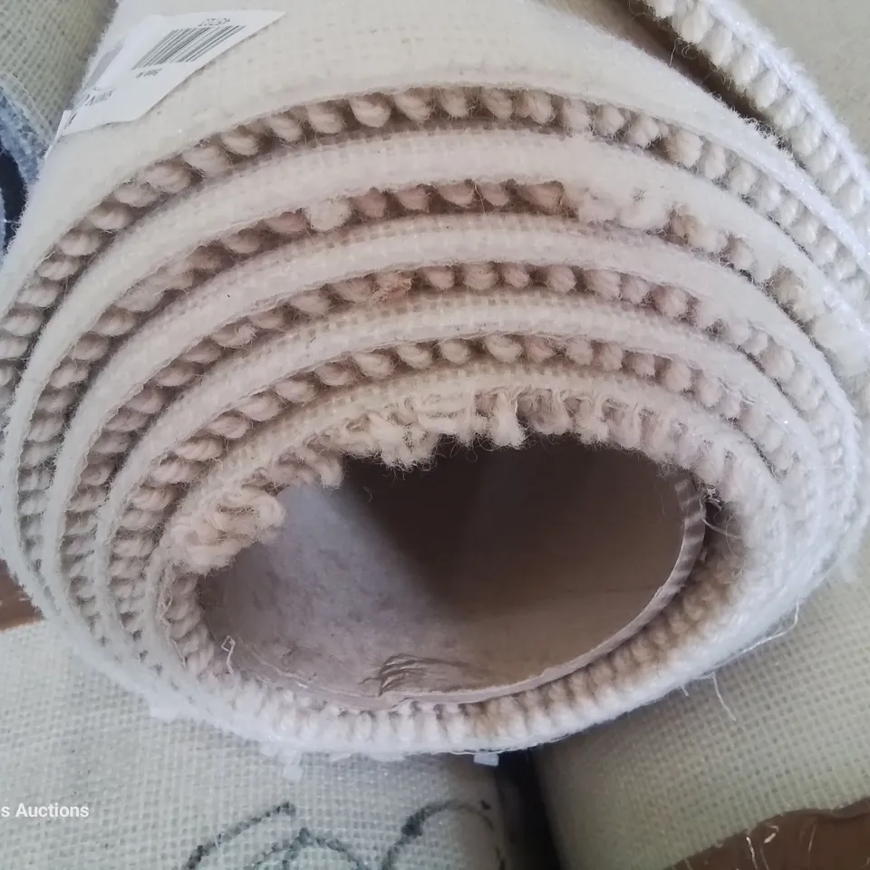 ROLL OF QUALITY BEACHCOMBER DUNE PEBBLE CARPET APPROXIMATELY 5M × 3.03M