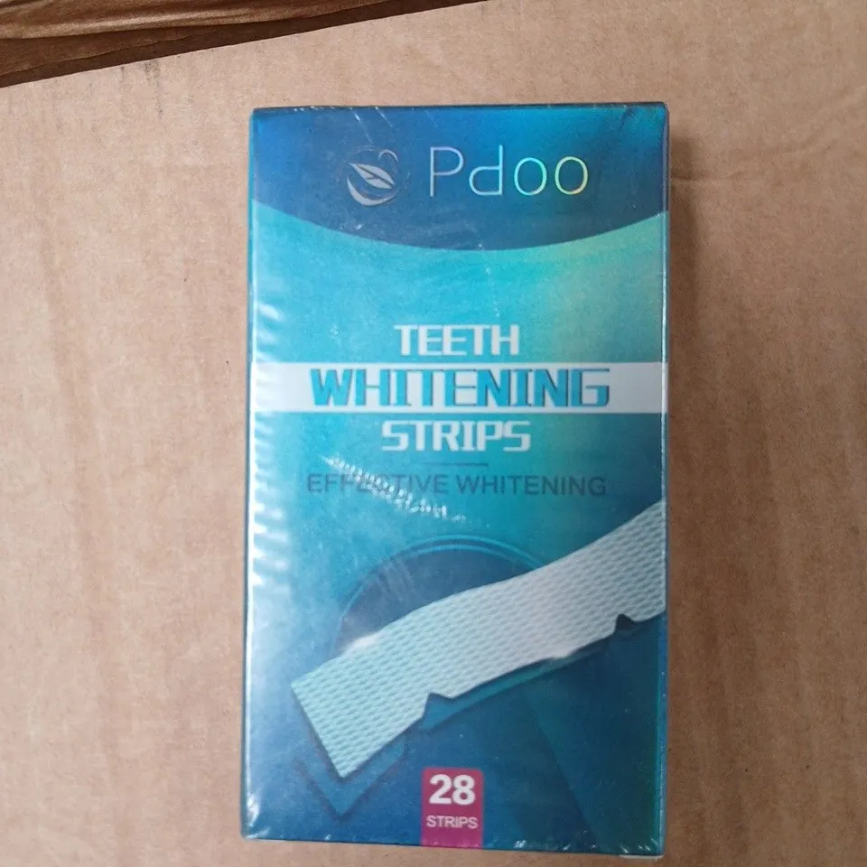 APPROXIMATELY 20 ASSORTED ITEMS INCLUDING PDOO TEETH WHITENING STRIPS AND SILICONE SCAR SHEETS